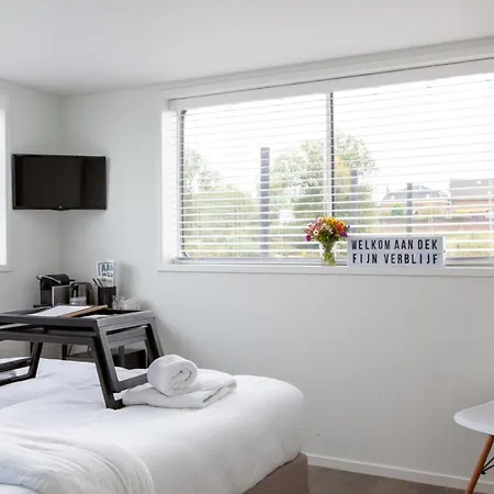 Aan Dek Bed and breakfast 3*