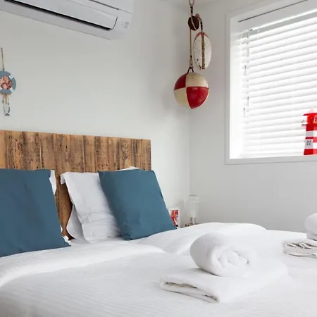 Aan Dek Bed and breakfast 3*