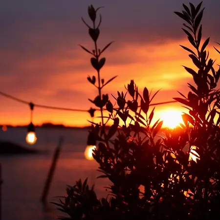 Aan Dek Bed and Breakfast 3*