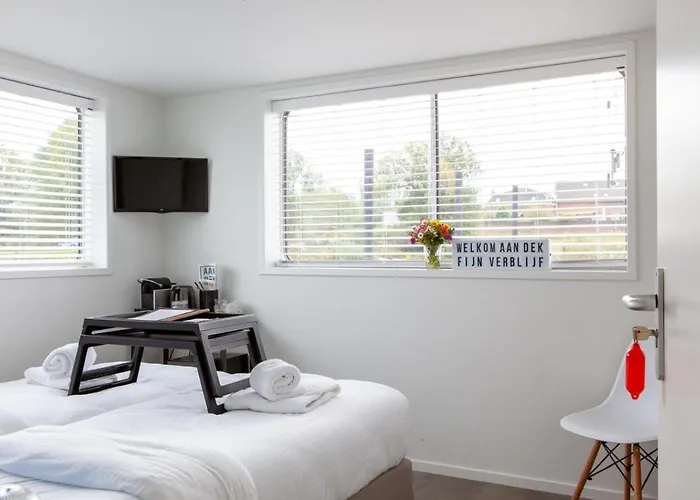 Aan Dek فندق مبيت وإفطار 3*